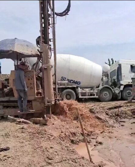 镜湖区岩石井施工